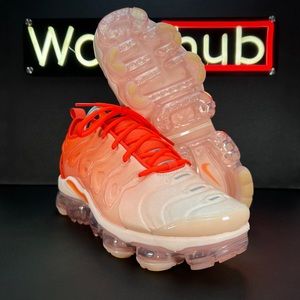 Nike Air Vapormax Plus Shoes • DQ8588-800 • Guava Ice • Women’s Size 10